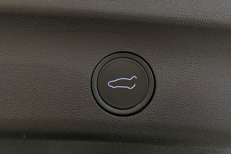 Tesla Model Y bild 26