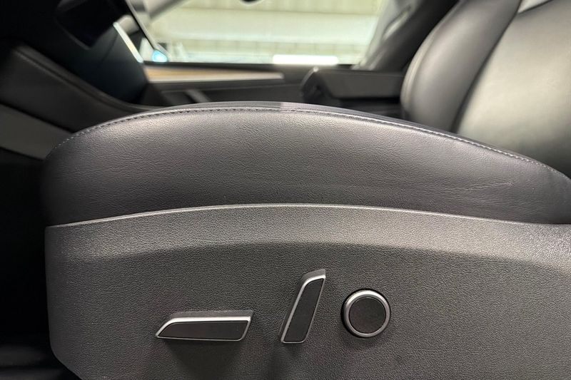 Tesla Model Y bild 25