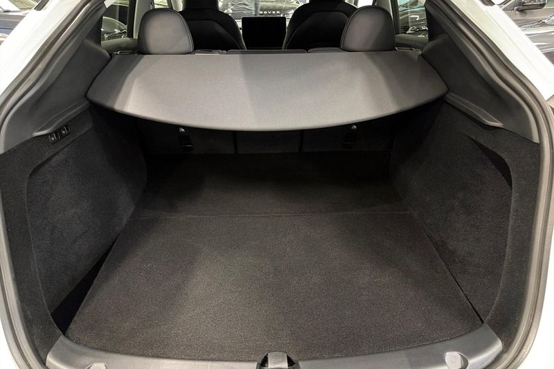 Tesla Model Y bild 10