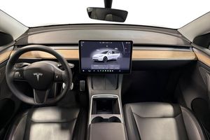Tesla Model Y bild 12