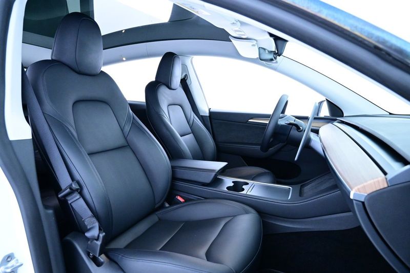 Tesla Model Y bild 12