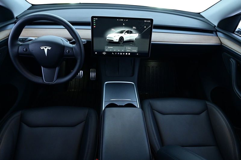 Tesla Model Y bild 6