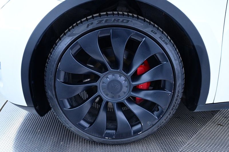 Tesla Model Y bild 27