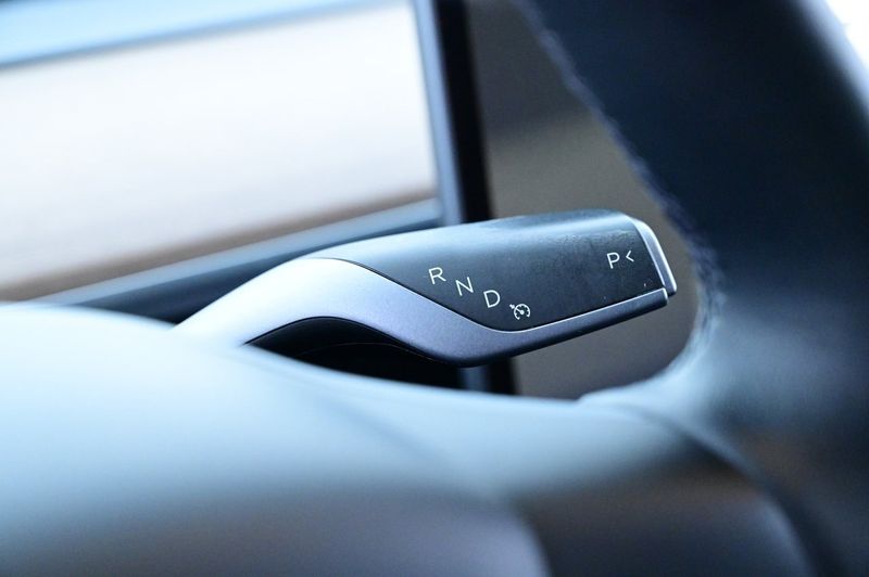 Tesla Model Y bild 8
