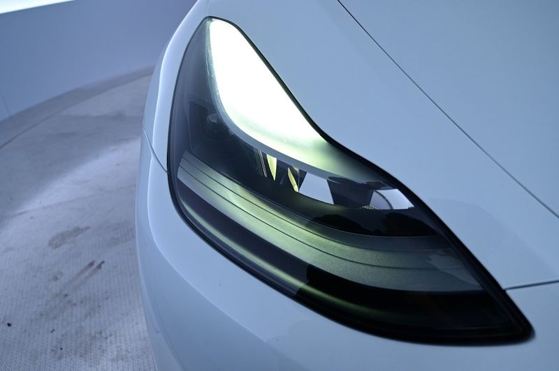 Tesla Model Y bild 26