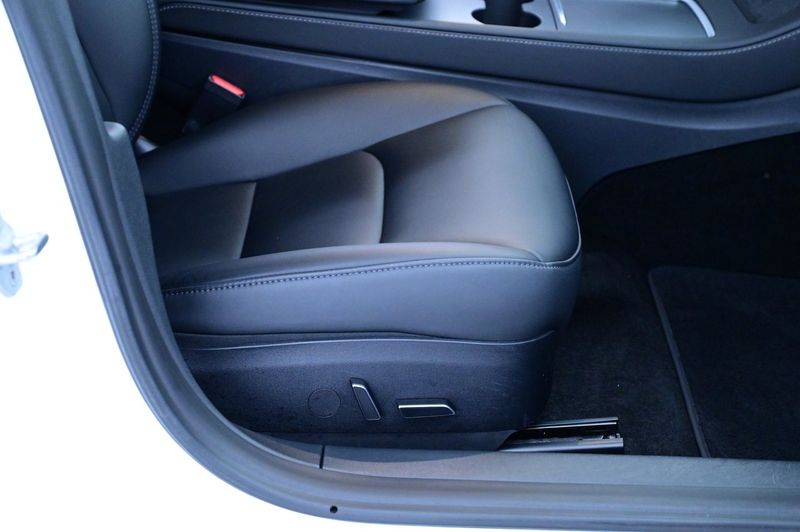 Tesla Model 3 bild 13