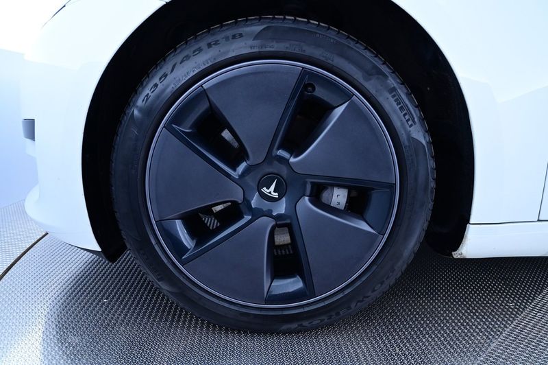 Tesla Model 3 bild 27
