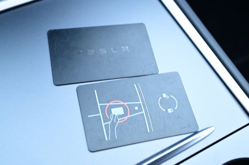 Tesla Model 3 bild 24