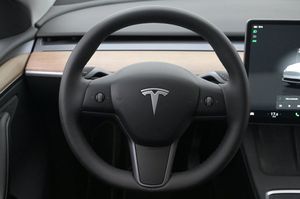 Tesla Model Y bild 7
