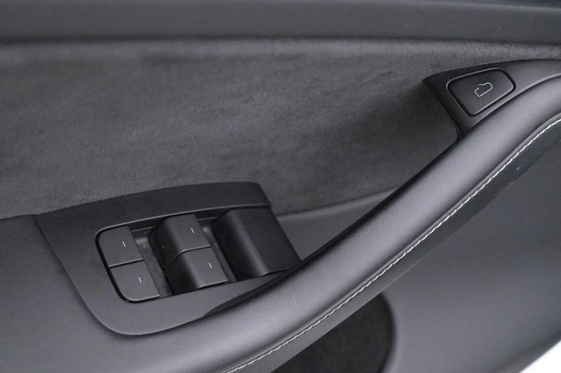 Tesla Model Y bild 10