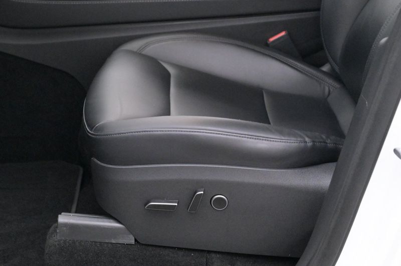 Tesla Model Y bild 11