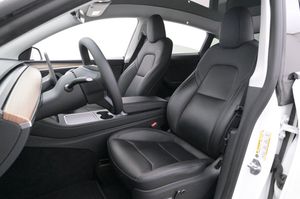 Tesla Model Y bild 9