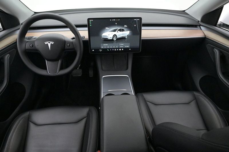 Tesla Model Y bild 6