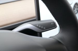 Tesla Model Y bild 8
