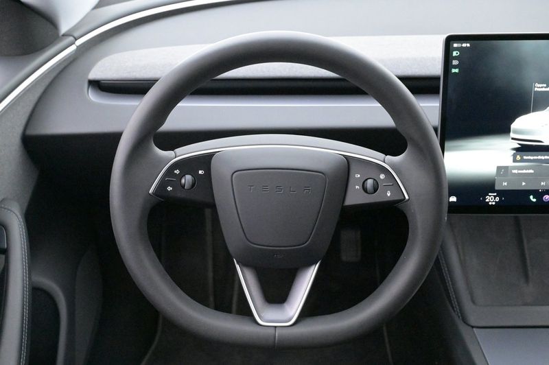 Tesla Model 3 bild 7