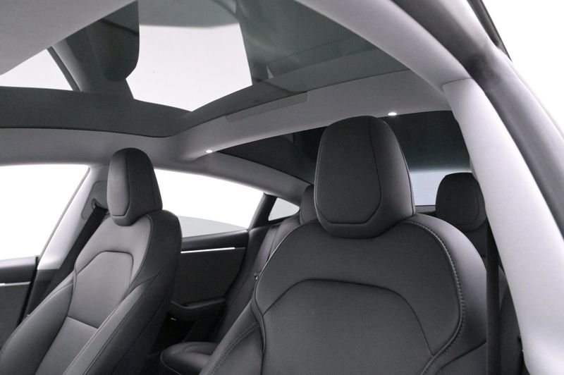 Tesla Model 3 bild 23