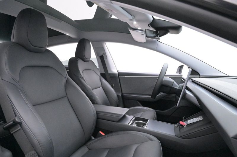 Tesla Model 3 bild 11