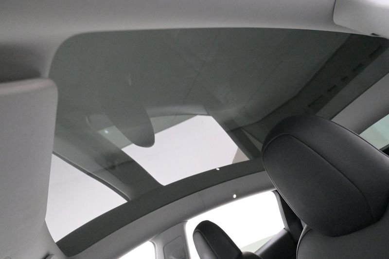 Tesla Model Y bild 24