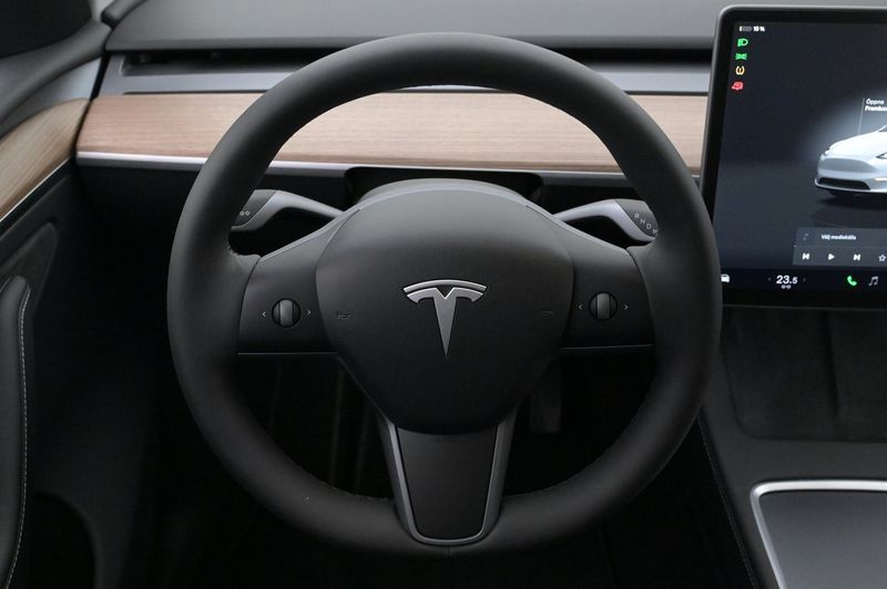Tesla Model Y bild 7