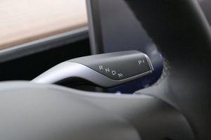 Tesla Model Y bild 8