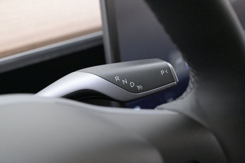 Tesla Model Y bild 8