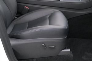 Tesla Model Y bild 13