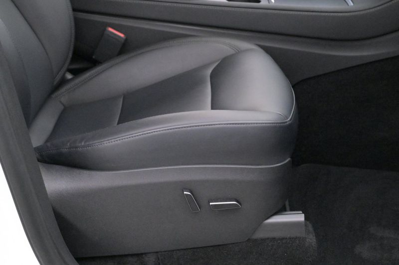Tesla Model Y bild 13