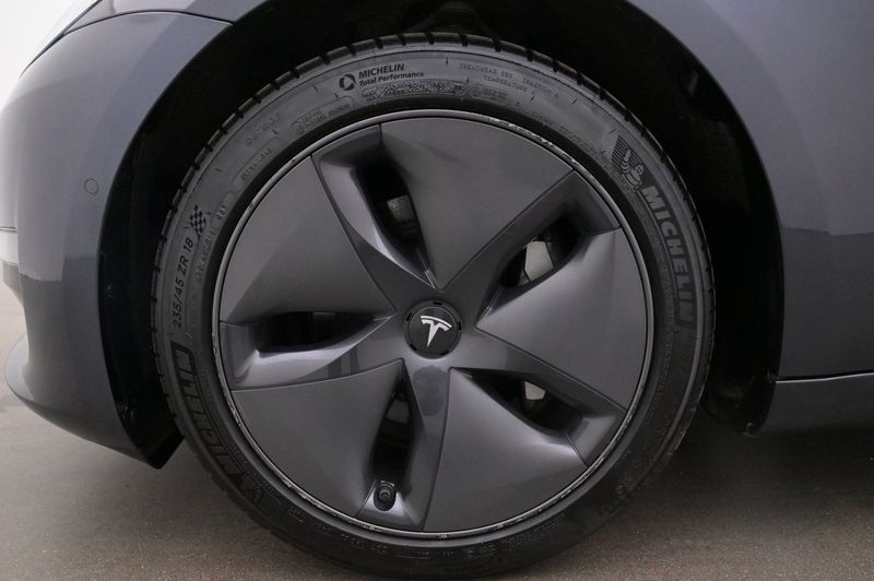 Tesla Model 3 bild 27