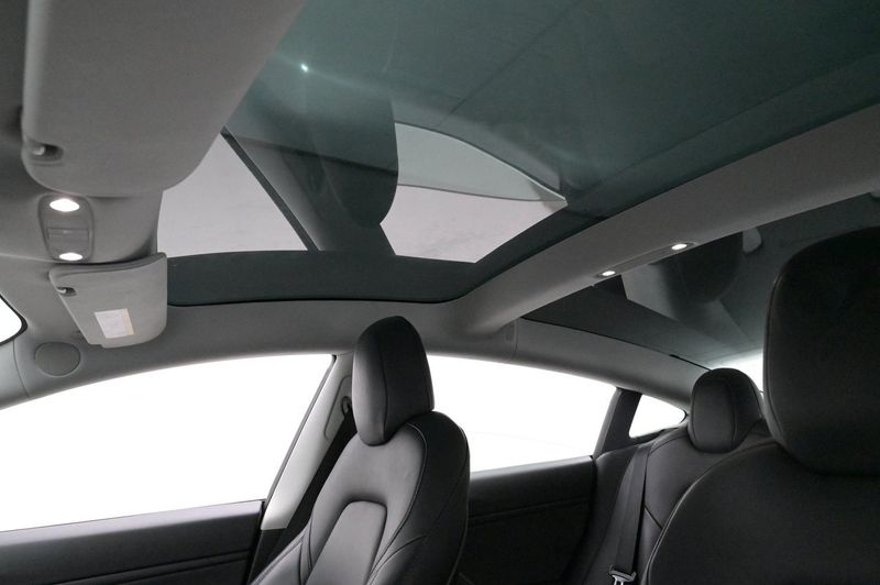 Tesla Model 3 bild 24