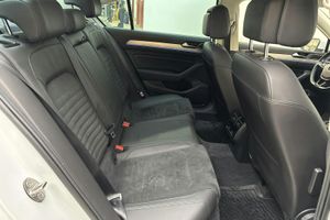 Volkswagen Passat bild 8