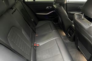 BMW 330 bild 8