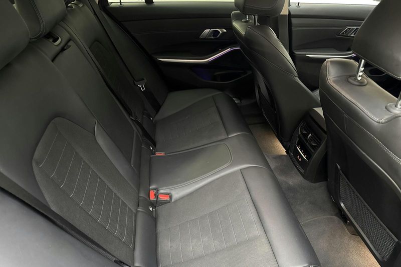 BMW 330 bild 8