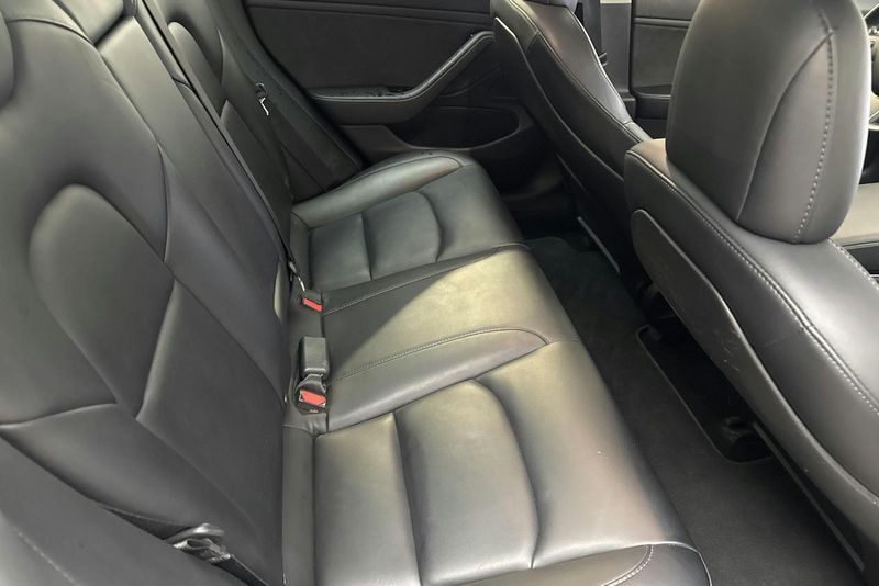 Tesla Model 3 bild 8