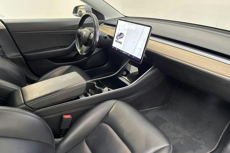 Tesla Model 3 bild 7
