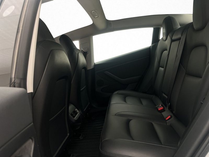 Tesla Model 3 bild 13