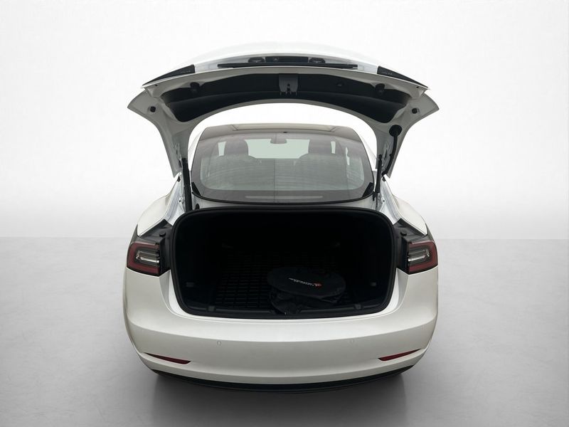 Tesla Model 3 bild 9
