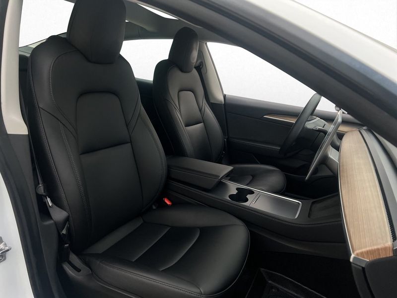 Tesla Model 3 bild 11