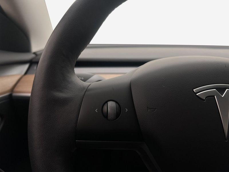 Tesla Model 3 bild 20
