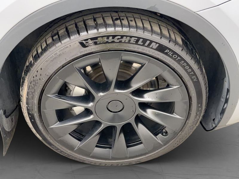 Tesla Model Y bild 12