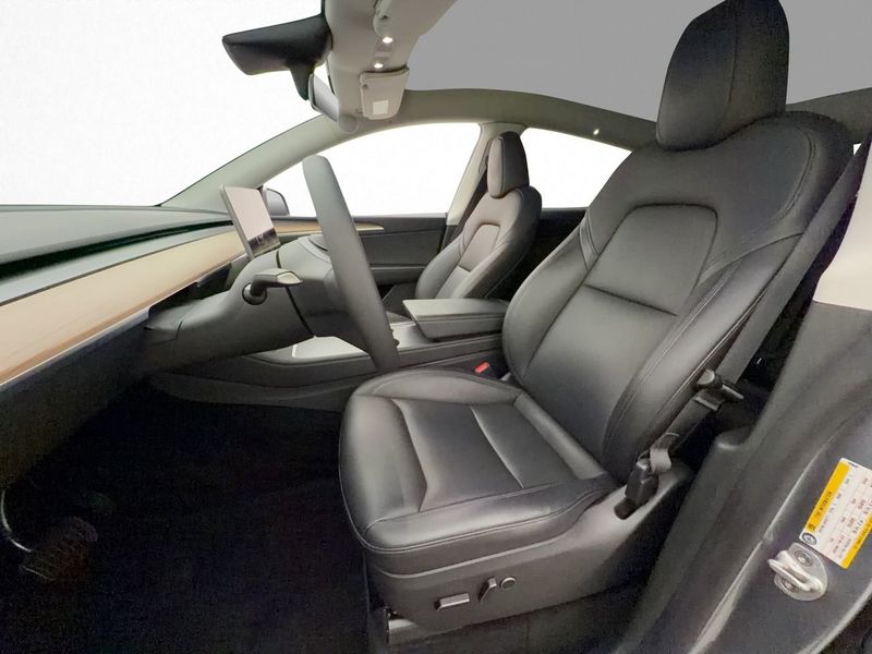 Tesla Model Y bild 33