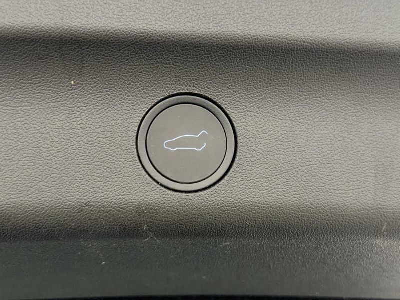 Tesla Model Y bild 17