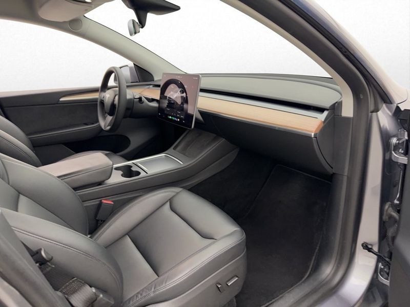 Tesla Model Y bild 14