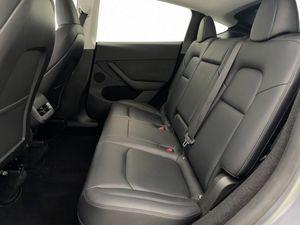 Tesla Model Y bild 18