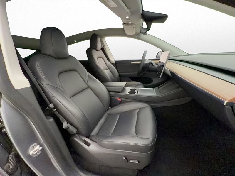 Tesla Model Y bild 13