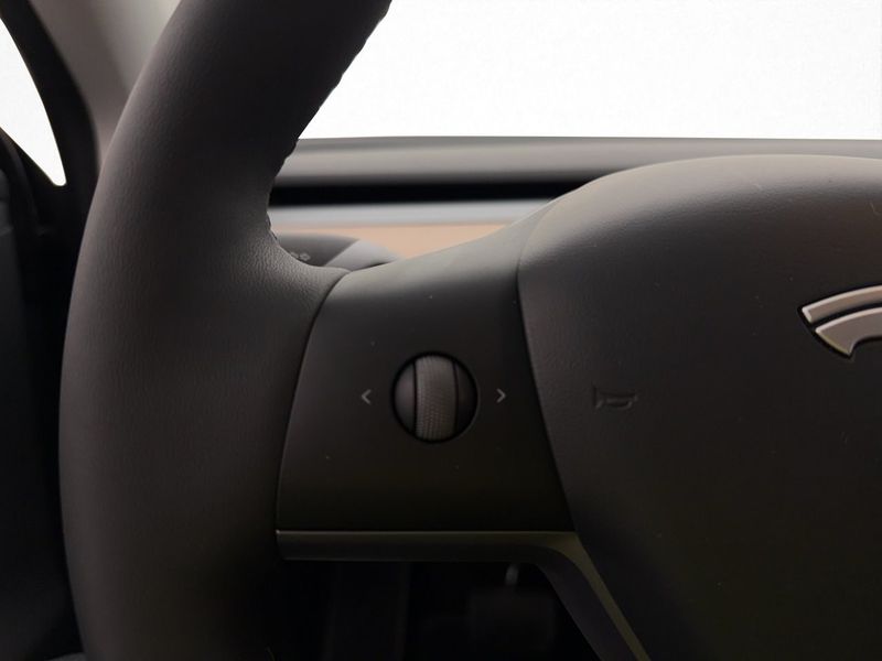 Tesla Model Y bild 28