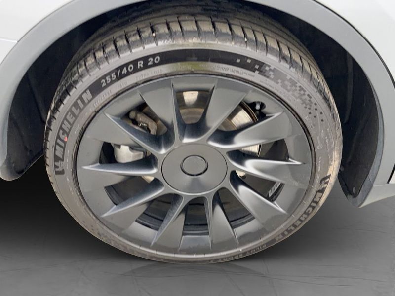 Tesla Model Y bild 11