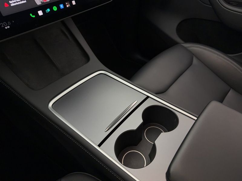 Tesla Model Y bild 25