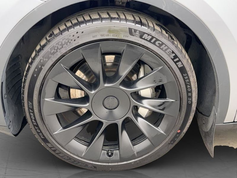 Tesla Model Y bild 9