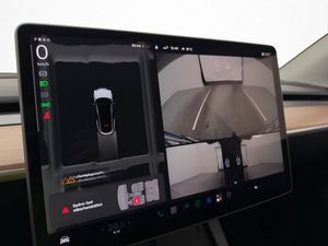 Tesla Model Y bild 24