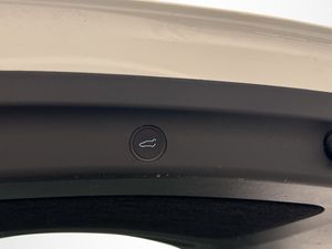 Tesla Model Y bild 26